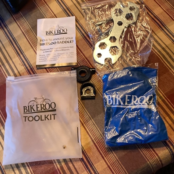 Bikeroo comfort bike saddle black kit included - Picture 5 of 6